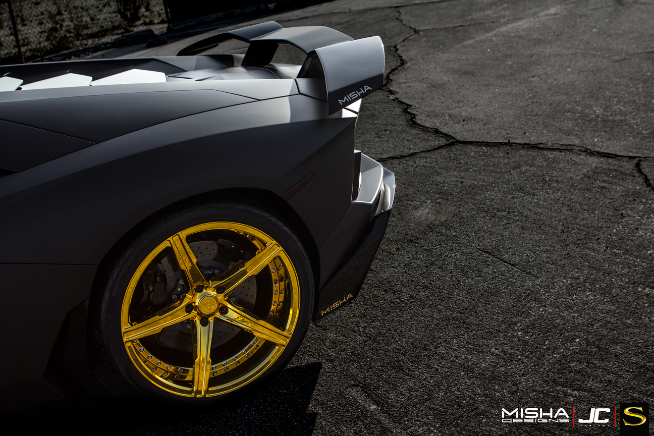 matte-black-lamborghini-aventador-savini-forgred-wheels-sv59d-high-polish-gold-(13)