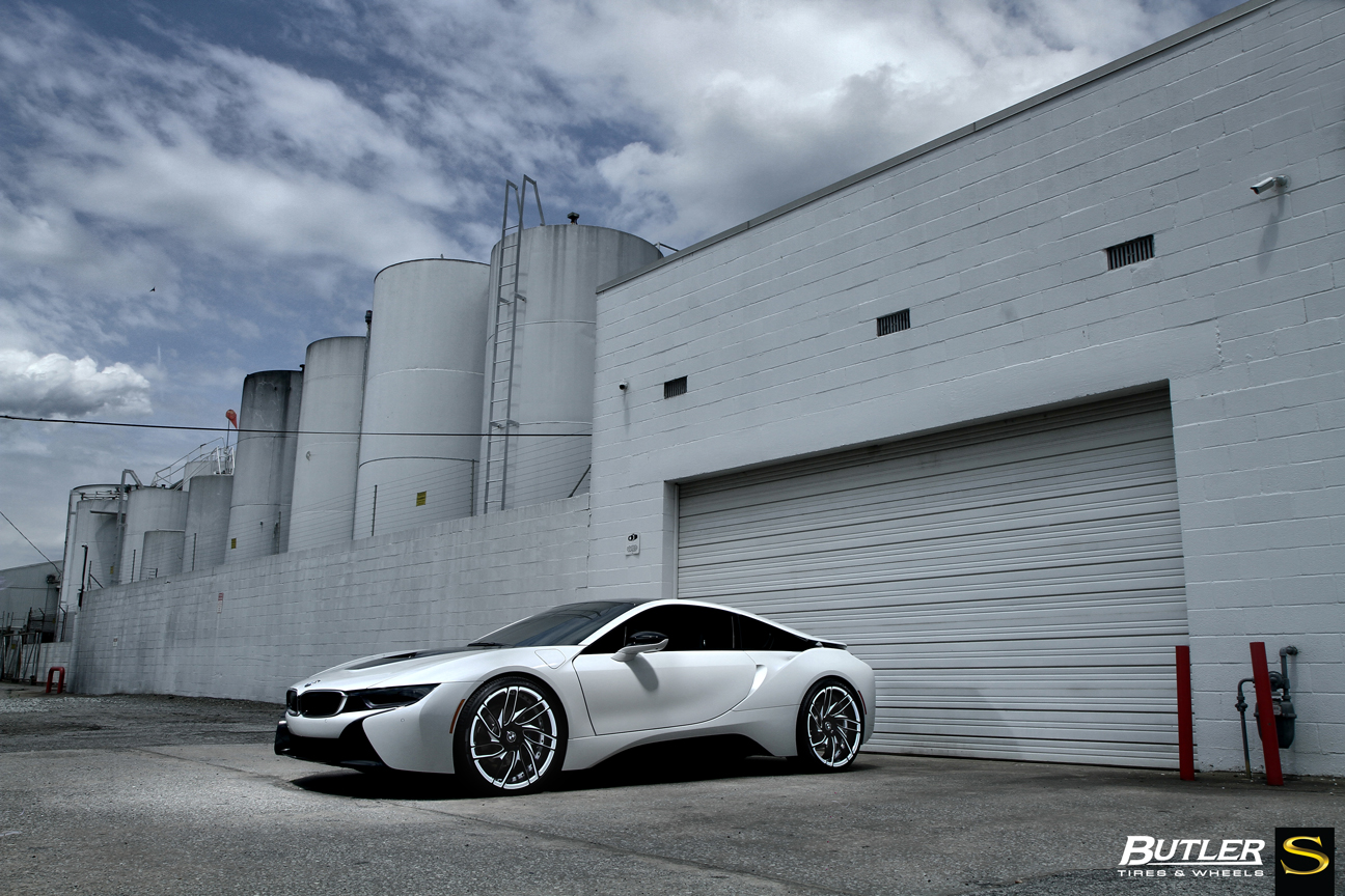 white-bmw-i8-savini-forged-wheels-sv62d-black-with-white-accents-(10)
