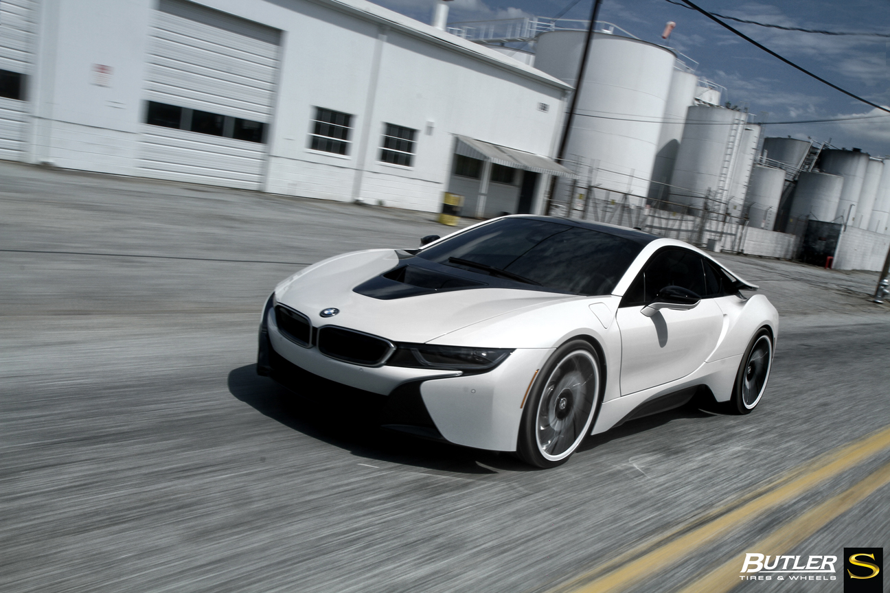 white-bmw-i8-savini-forged-wheels-sv62d-black-with-white-accents-(16)