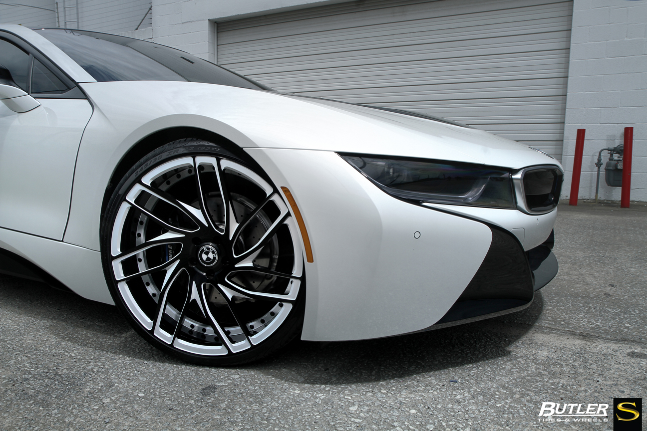 white-bmw-i8-savini-forged-wheels-sv62d-black-with-white-accents-(4)