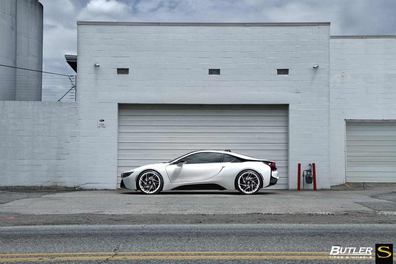white-bmw-i8-savini-forged-wheels-sv62d-black-with-white-accents-(6)