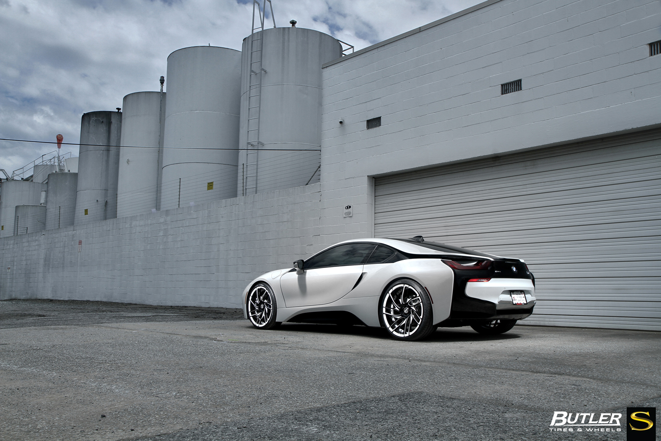 white-bmw-i8-savini-forged-wheels-sv62d-black-with-white-accents-(7)