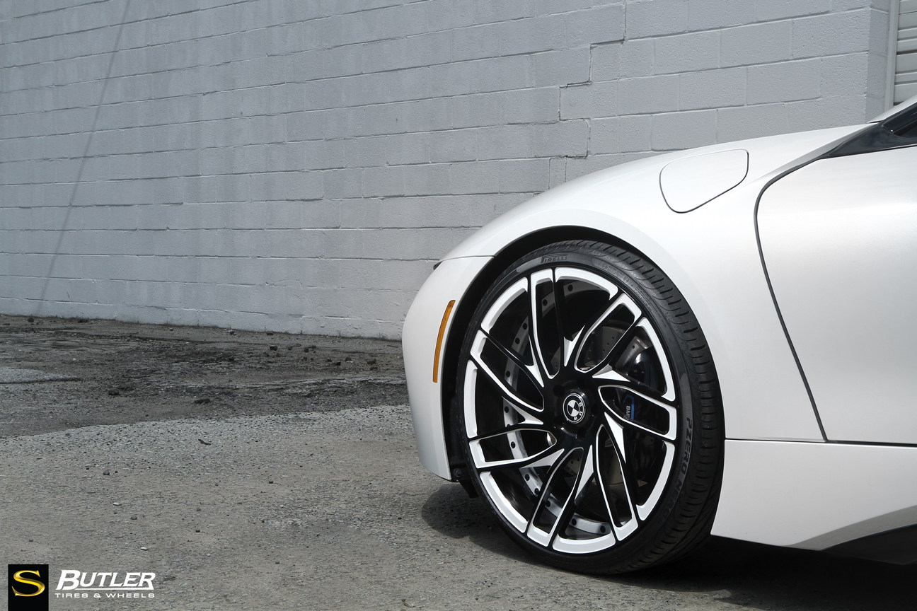 white-bmw-i8-savini-forged-wheels-sv62d-black-with-white-accents-(9)
