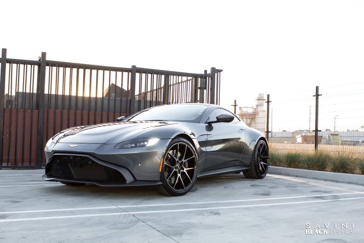 ASTON MARTIN VANTAGE on Savini forged wheels