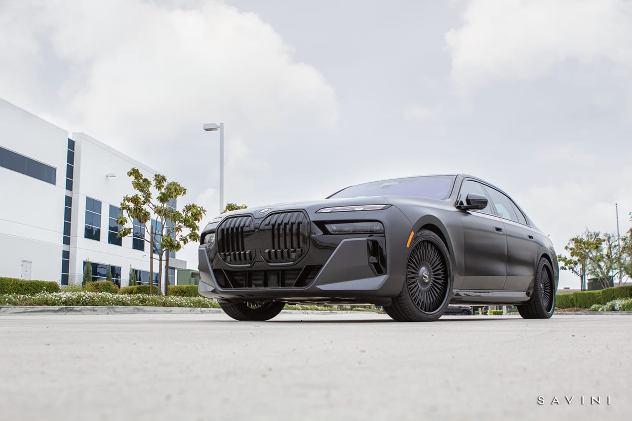 BMW I7 on Savini forged wheels