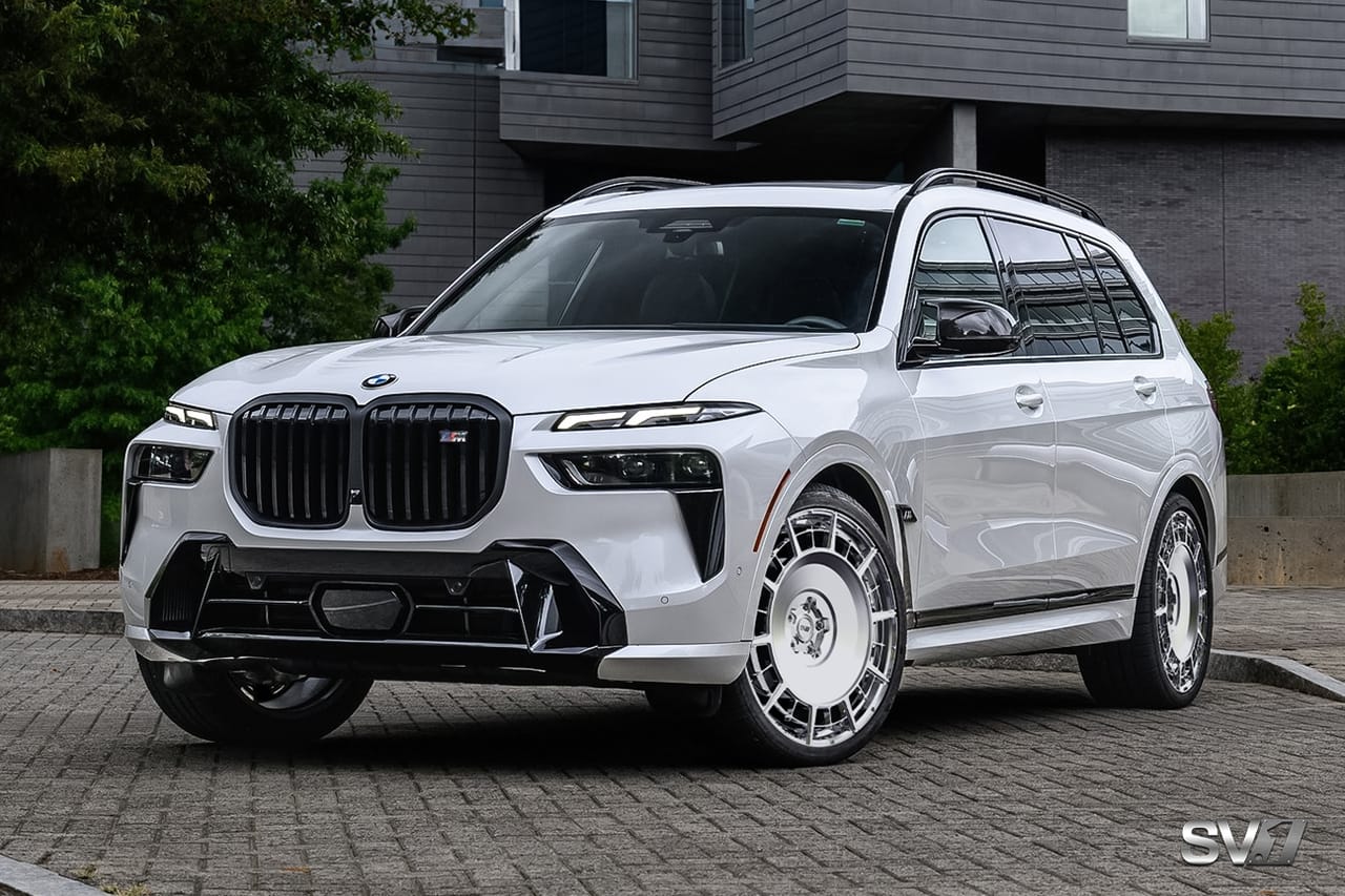 BMW X7 M60i on Savini forged wheels