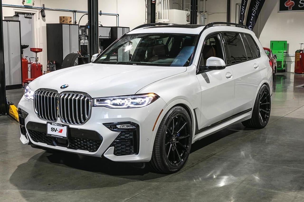 BMW X7 on Savini SV-F7 Gloss Black Milled