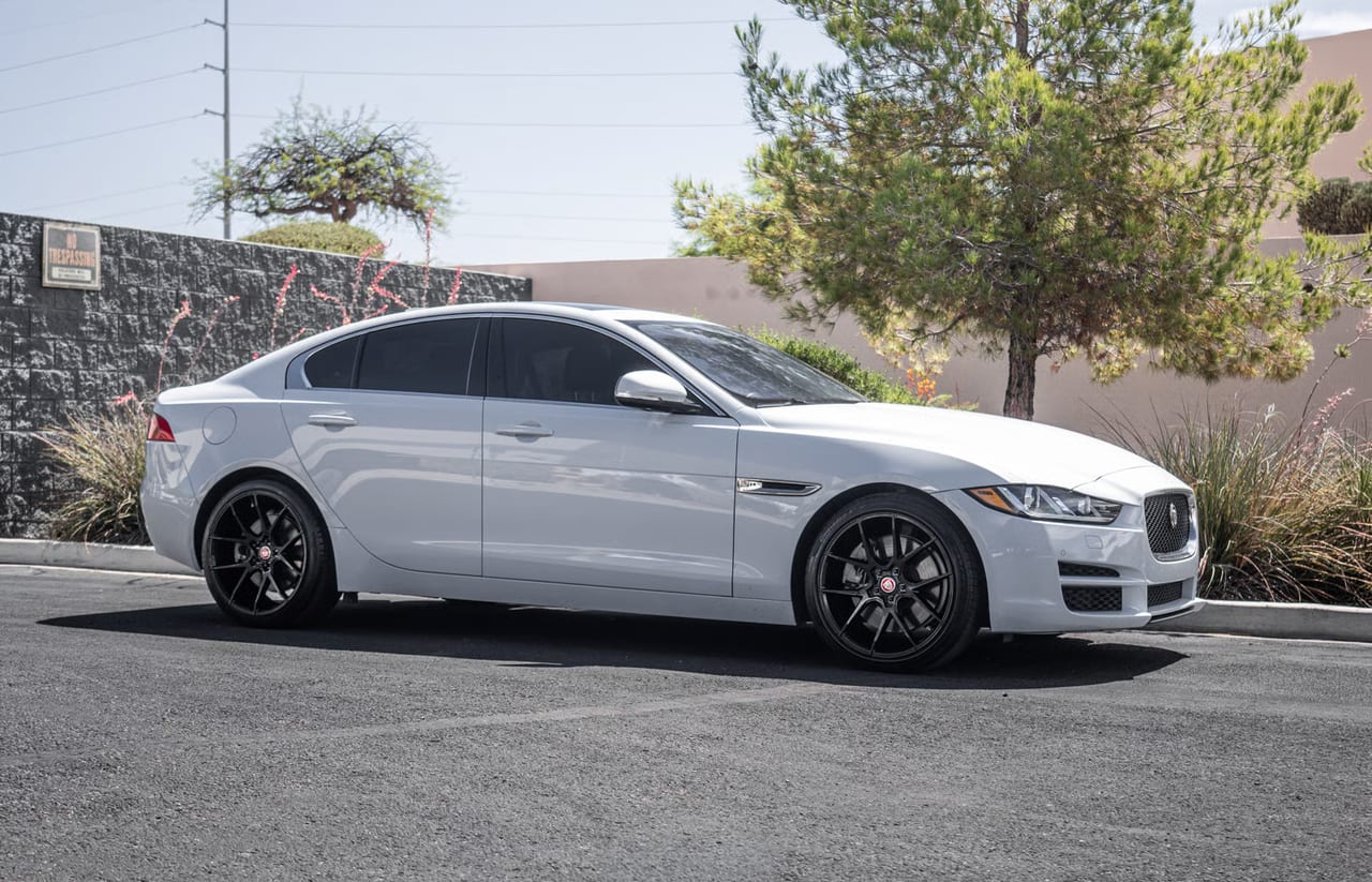 Jaguar XE on Savini BM14 Gloss Black