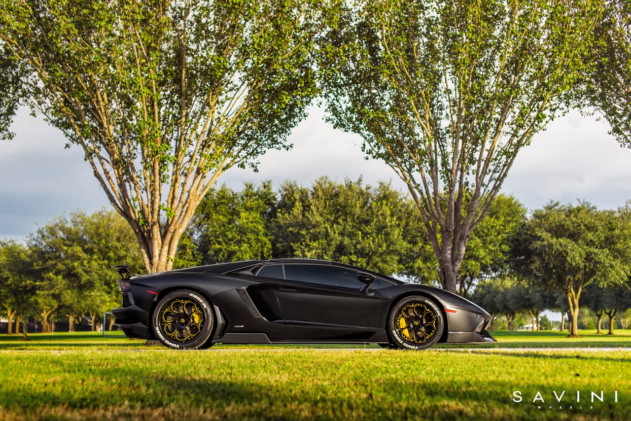 LAMBORGHINI AVENTADOR on Savini forged wheels