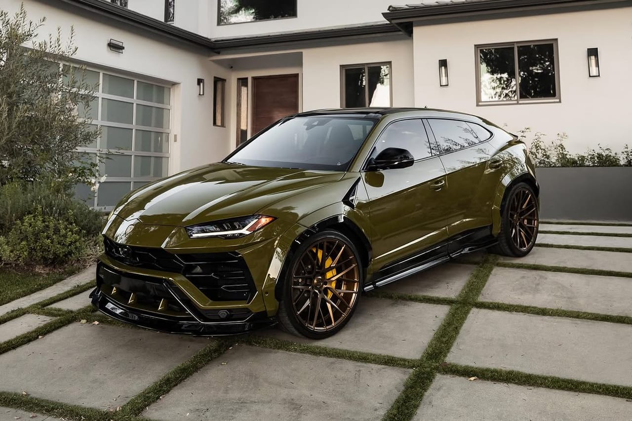 Lamborghini Urus on Savini SV65 in Gloss Bronze