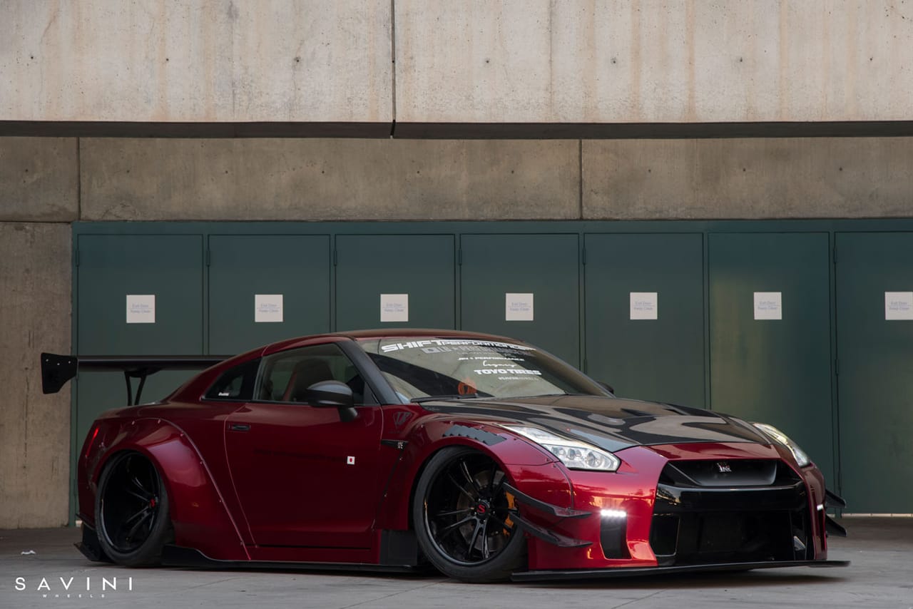 NISSAN GT-R on Savini forged wheels