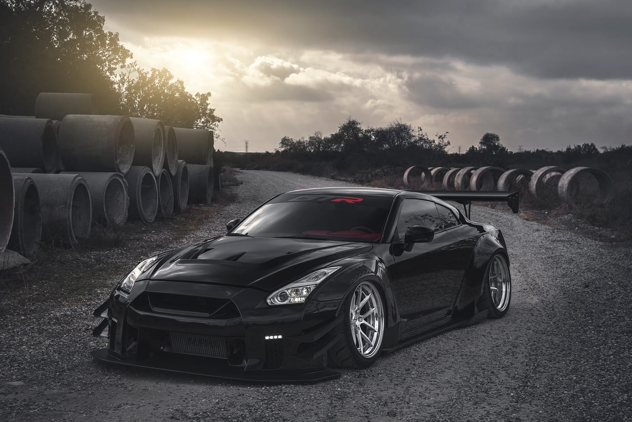 LIBERTY WALK NISSAN GT-R V2 on Savini forged wheels