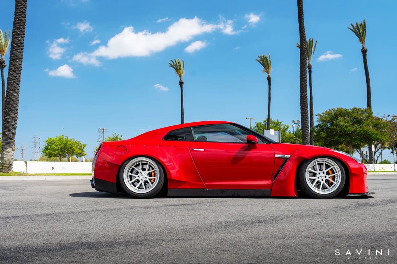 NISSAN GT-R on Savini forged wheels