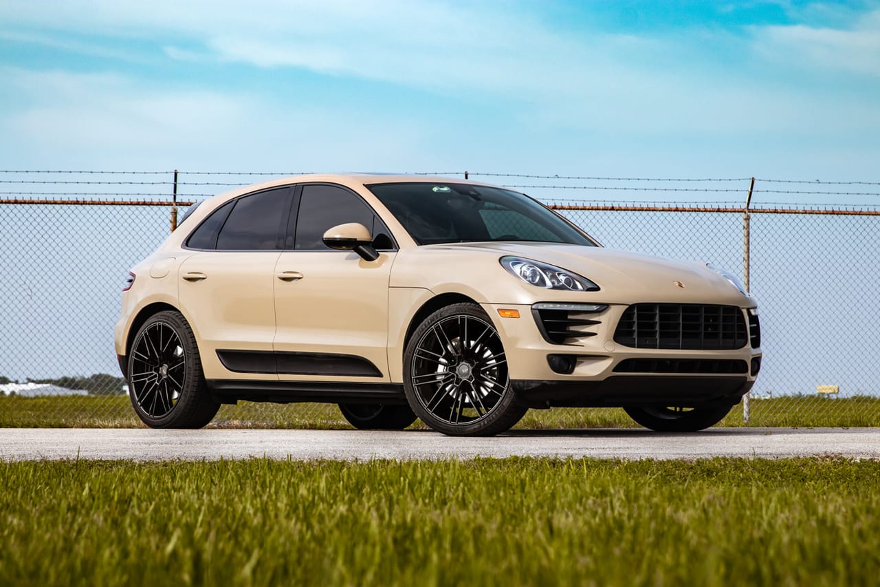 PORSCHE MACAN on Savini forged wheels
