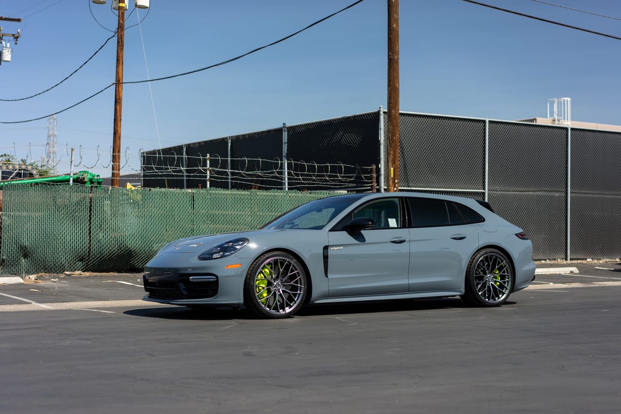 Porsche Panamera Turbo S on  Savini SV-F2 Gloss Graphite