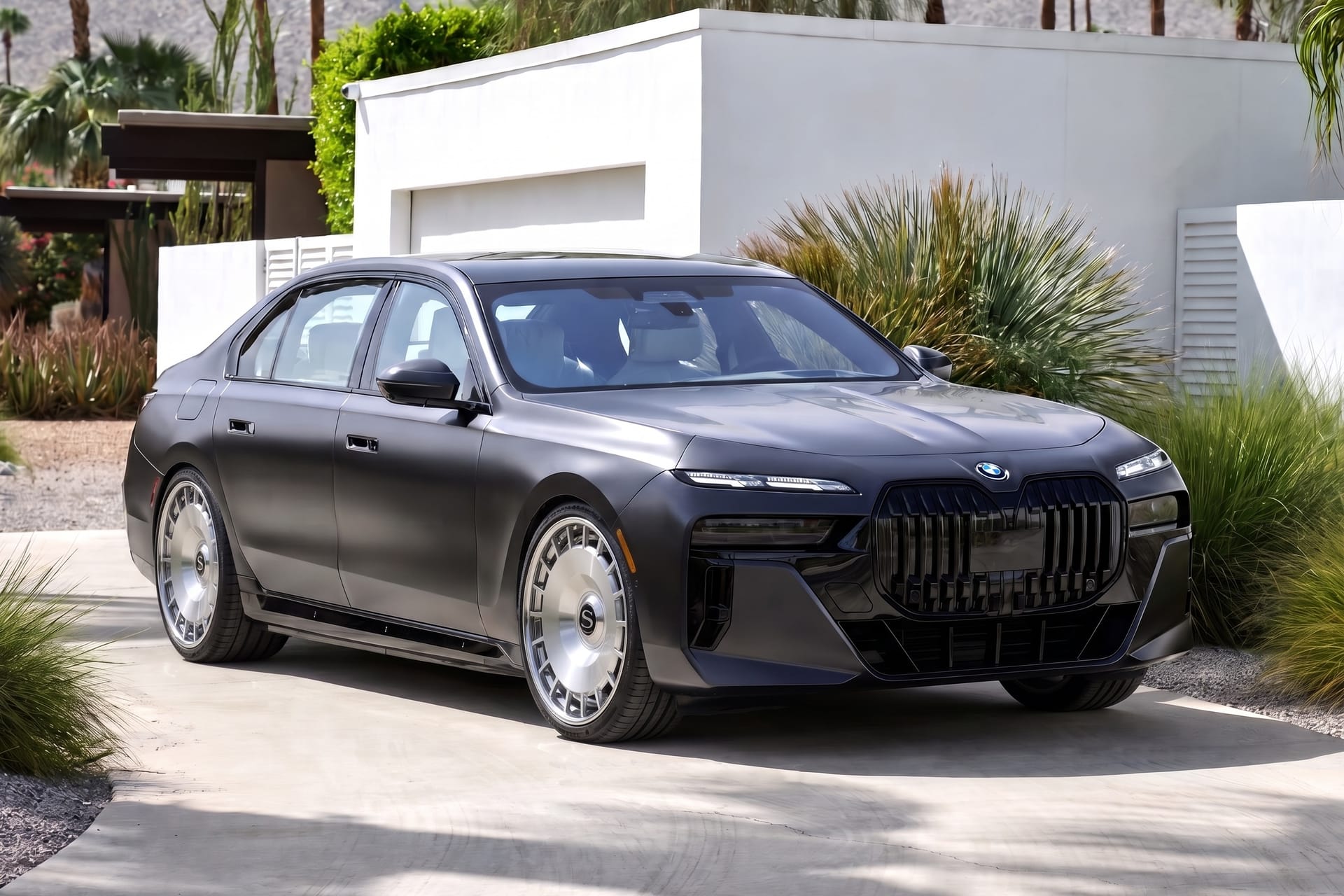 The same BMW 7 Series wearing Savini forged wheels