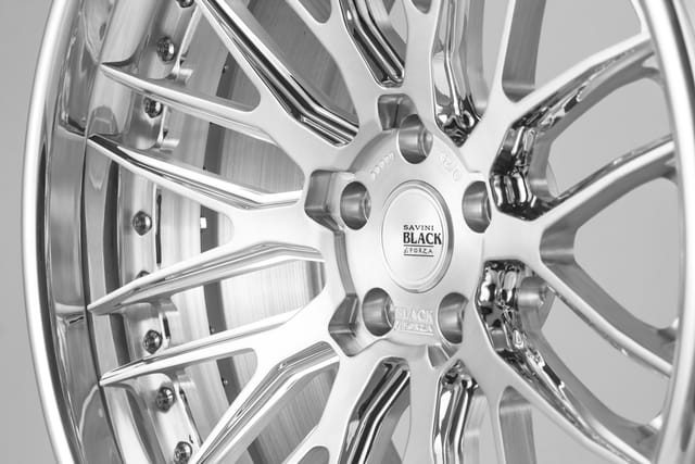 Brushed High Polish finish on the Savini BM13L forged wheel