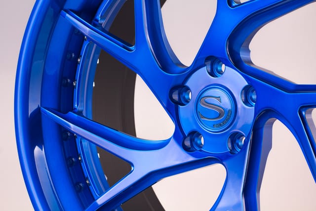 Brushed Blue finish on the Savini SV67 forged wheel