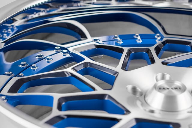 Brushed Blue Accents finish on the Savini Treviso forged wheel