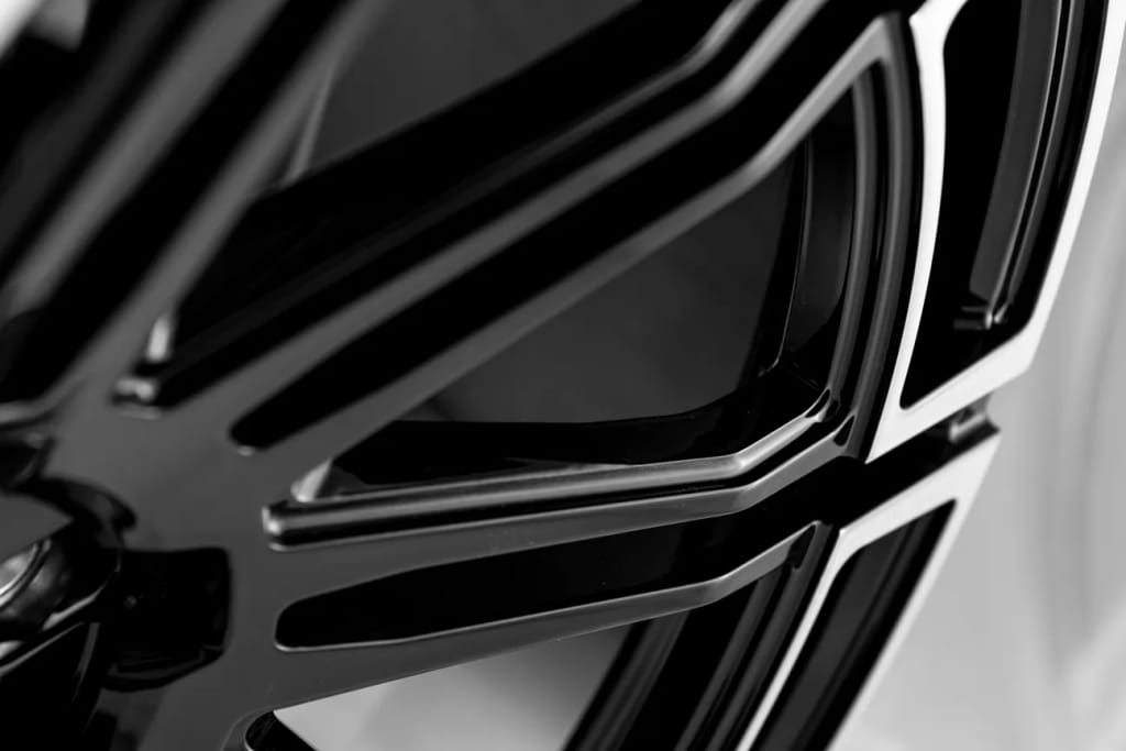 Savini X3 · sv1 x3 gloss black with brushed accents · angle 23