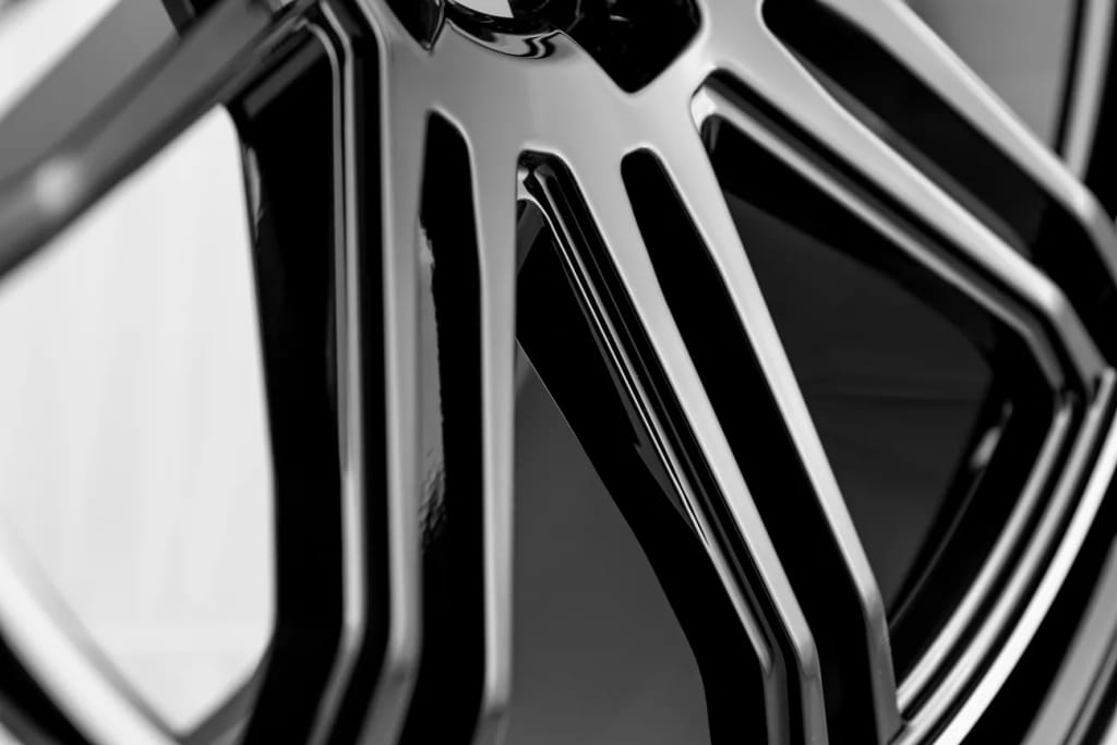 Savini X3 · sv1 x3 gloss black with brushed accents · angle 25