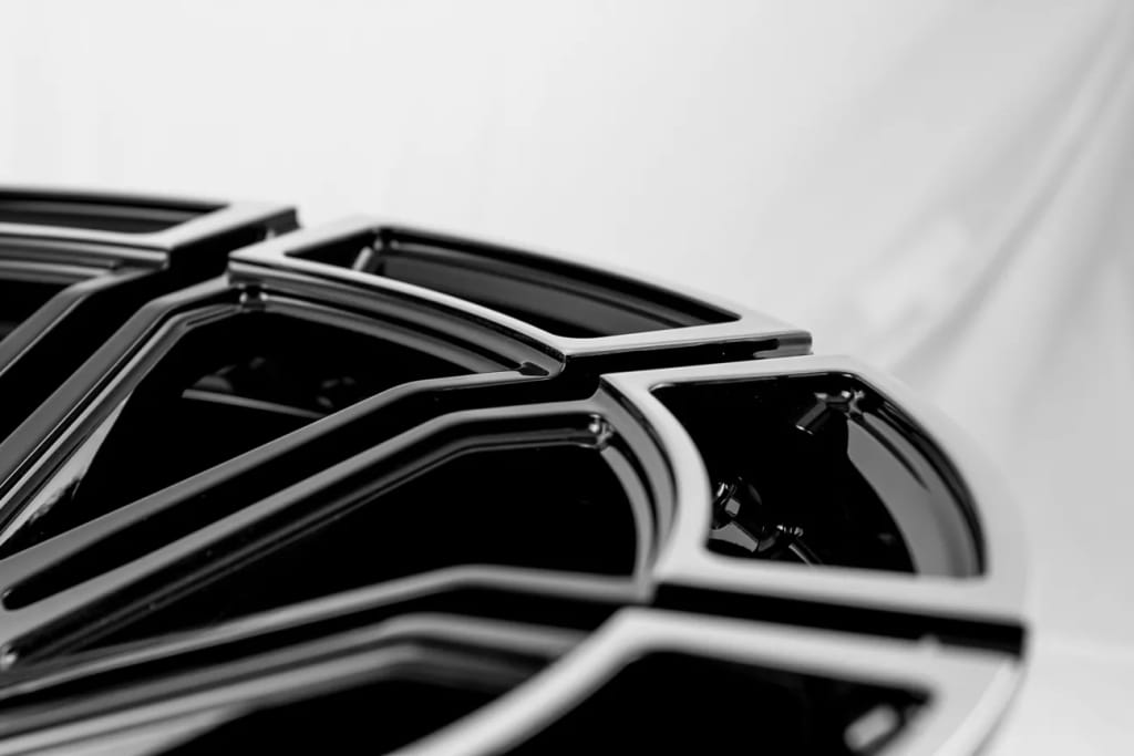 Savini X3 · sv1 x3 gloss black with brushed accents · angle 32