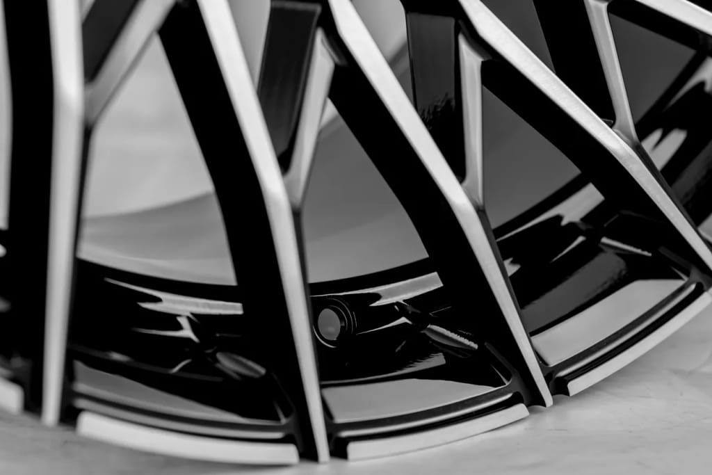 Savini X5 · sv1 x5 gloss black with brushed accents · angle 21