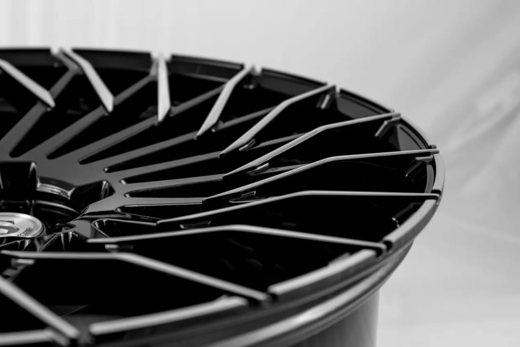 Savini X5 · sv1 x5 gloss black with brushed accents · angle 27